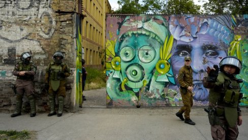 EKPLOZIJA U ŠKOLI: 35 učenika povređeno u detonaciji Molotovljevog koktela EKPLOZIJA U ŠKOLI: 35 učenika povređeno u detonaciji Molotovljevog koktela