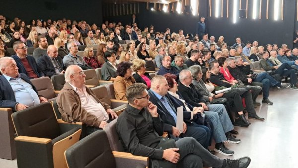 СЕЋАЊЕ НА СРПСКЕ ЖРТВЕ И ДР СТАНКОВИЋА : Историјско-документарни филм „Свједок пред новосадском публиком (ФОТО) СЕЋАЊЕ НА СРПСКЕ ЖРТВЕ И ДР СТАНКОВИЋА : Историјско-документарни филм „Свједок пред новосадском публиком (ФОТО)