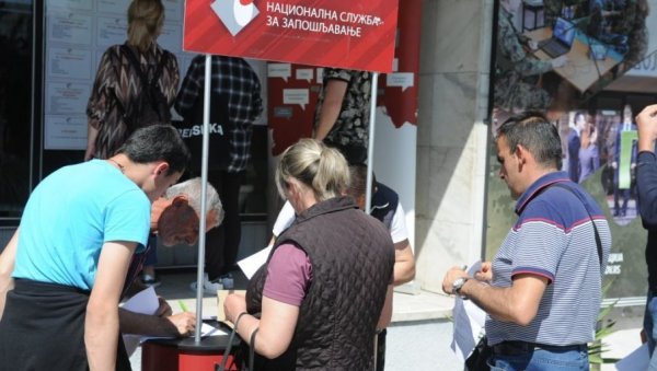 ПОЗИВ ЗА ЈАВНЕ РАДОВЕ:Активне мере запошљавања у Краљеву ПОЗИВ ЗА ЈАВНЕ РАДОВЕ:Активне мере запошљавања у Краљеву