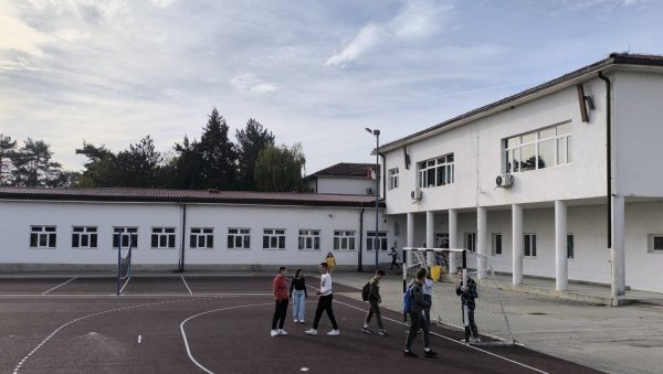 ПРАВА ИНКЛУЗИЈА САМО У ЛАЈКОВЦУ: ОШ Миле Дубљевић запослила педагошког асистента за помоћ деци која имају сметње у развоју ПРАВА ИНКЛУЗИЈА САМО У ЛАЈКОВЦУ: ОШ Миле Дубљевић запослила педагошког асистента за помоћ деци која имају сметње у развоју