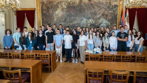 GIMNAZIJA VELJKO PETROVIĆ U SOMBORU OBELEŽILA 152 GODINE POSTOJANJA: Veliki uspesi gimnazijalaca u sportu i nauci GIMNAZIJA VELJKO PETROVIĆ U SOMBORU OBELEŽILA 152 GODINE POSTOJANJA: Veliki uspesi gimnazijalaca u sportu i nauci
