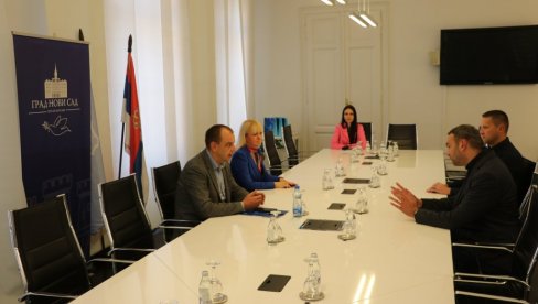 PRIJEM U NOVOSADSKOJ GRADSKOJ KUĆI ZA ČLANOVE EKIPE DOKUMENTARNOG FILMA „SVJEDOK“: Svedočanstva o stradanju srpskog naroda da služe kao večna PRIJEM U NOVOSADSKOJ GRADSKOJ KUĆI ZA ČLANOVE EKIPE DOKUMENTARNOG FILMA „SVJEDOK“: Svedočanstva o stradanju srpskog naroda da služe kao večna