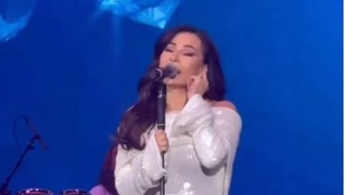 SVA U BELOM: Ceca Ražnatović izavala kolaps na koncertu u Bugarskoj (FOTO/VIDEO) SVA U BELOM: Ceca Ražnatović izavala kolaps na koncertu u Bugarskoj (FOTO/VIDEO)