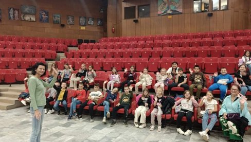 LEPŠE JE KADA SMO ZAJEDNO: U Zrenjaninu među osnovcima popularizuju film i odlazak u bioskop LEPŠE JE KADA SMO ZAJEDNO: U Zrenjaninu među osnovcima popularizuju film i odlazak u bioskop