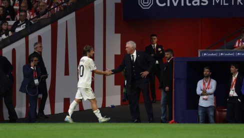 ŠPANCI SU NAJAVILI EL KLASIKO: Bodibilderi, frulaši i neuništivi Luka Modrić ŠPANCI SU NAJAVILI EL KLASIKO: Bodibilderi, frulaši i neuništivi Luka Modrić