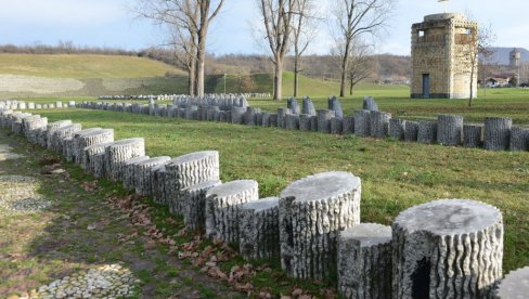 СПОМЕН КОМПЛЕКС ПОД КАМЕРАМА: За 2025. планирано детаљно уређење „Гробља стрељаних 1941.“ у Краљеву (ФОТО) СПОМЕН КОМПЛЕКС ПОД КАМЕРАМА: За 2025. планирано детаљно уређење „Гробља стрељаних 1941.“ у Краљеву (ФОТО)