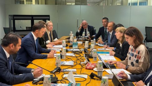 POTPUNO SMO POSVEĆENI NASTAVKU REFORMI Mali: Ocena svetskih stručnjaka je da je Srbija svetla tačka u ekonomiji POTPUNO SMO POSVEĆENI NASTAVKU REFORMI Mali: Ocena svetskih stručnjaka je da je Srbija svetla tačka u ekonomiji