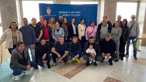 KROV NAD GLAVOM DOBILO JOŠ 14 SOMBORSKIH PORODICA: Dodeljena sredstva za kupovinu kuće na selu KROV NAD GLAVOM DOBILO JOŠ 14 SOMBORSKIH PORODICA: Dodeljena sredstva za kupovinu kuće na selu