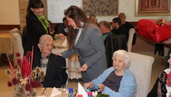 ЗАВРШЕНА „СУНЧАНА ЈЕСЕН ЖИВОТА“: У Новом Саду награђени победници конкурса намењених најстаријим и најмлађим суграђанима ЗАВРШЕНА „СУНЧАНА ЈЕСЕН ЖИВОТА“: У Новом Саду награђени победници конкурса намењених најстаријим и најмлађим суграђанима