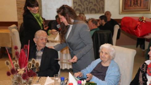 ZAVRŠENA „SUNČANA JESEN ŽIVOTA“: U Novom Sadu nagrađeni pobednici konkursa namenjenih najstarijim i najmlađim sugrađanima ZAVRŠENA „SUNČANA JESEN ŽIVOTA“: U Novom Sadu nagrađeni pobednici konkursa namenjenih najstarijim i najmlađim sugrađanima