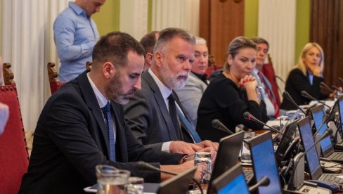 USPEŠNO ZAPOČELI PROCEDURU ZA UVOĐENJE 5G: Ministar Ristić podneo poslanicima izveštaj o radu USPEŠNO ZAPOČELI PROCEDURU ZA UVOĐENJE 5G: Ministar Ristić podneo poslanicima izveštaj o radu