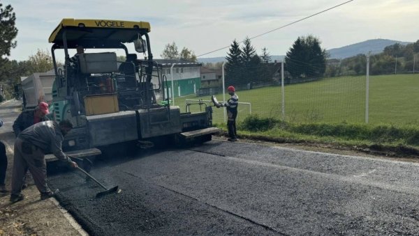 ЗАБРАНА САОБРАЋАЈА У ДЕЛУ УЛИЦЕ: Асфалтира се Светосавска у Бошњану код Параћина ЗАБРАНА САОБРАЋАЈА У ДЕЛУ УЛИЦЕ: Асфалтира се Светосавска у Бошњану код Параћина