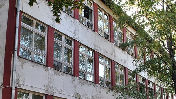 НОВИ КРОВ НА ФИСКУЛТУРНОЈ САЛИ : Инвестиција Покрајинске владе у Сенти НОВИ КРОВ НА ФИСКУЛТУРНОЈ САЛИ : Инвестиција Покрајинске владе у Сенти