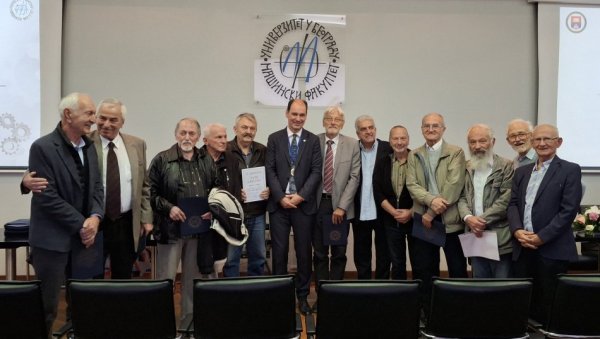 ЗЛАТНИ ИНДЕКСИ ЗА ЗЛАТНУ ГЕНЕРАЦИЈУ: На Машинском факултету уручена признања инжењерима који су дипломирали 1974. године ЗЛАТНИ ИНДЕКСИ ЗА ЗЛАТНУ ГЕНЕРАЦИЈУ: На Машинском факултету уручена признања инжењерима који су дипломирали 1974. године