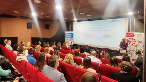 POSLODAVCIMA PREDSTAVLJENE PODSTICAJNE MERE: U Paraćinu o zapošljavanju teže zapošljivih POSLODAVCIMA PREDSTAVLJENE PODSTICAJNE MERE: U Paraćinu o zapošljavanju teže zapošljivih