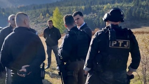 UBISTVO BRATA I SESTRE U BIJELOM POLJU: Šaranović - Alija se lažno predstavio, traže ga dronovim, uređajima za osmatranje i uz pomoć pasa UBISTVO BRATA I SESTRE U BIJELOM POLJU: Šaranović - Alija se lažno predstavio, traže ga dronovim, uređajima za osmatranje i uz pomoć pasa