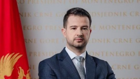 VOJSKA PODRŠKA POLICIJI U POTRAZI ZA DVOSTRUKIM UBICOM: Predsednik Crne Gore Jakov Milatović o odluci Saveta za odbranu i bezbednost VOJSKA PODRŠKA POLICIJI U POTRAZI ZA DVOSTRUKIM UBICOM: Predsednik Crne Gore Jakov Milatović o odluci Saveta za odbranu i bezbednost