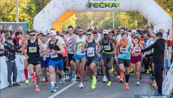 ПОЧАСНИ КРУГ ОКО ЦРКВЕ И ДВОРЦА У ЕЧКИ: Четврта улична трка окупила бројне учеснике ПОЧАСНИ КРУГ ОКО ЦРКВЕ И ДВОРЦА У ЕЧКИ: Четврта улична трка окупила бројне учеснике