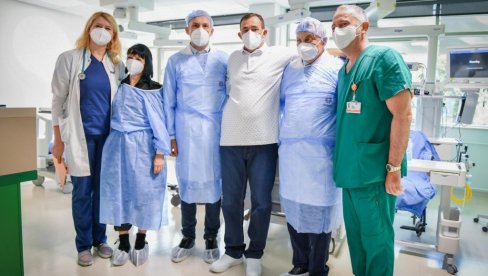 HVALA PORODICI MOG DONORA I LEKARIMA: Zoran Josipović (54), kojem je na IKVB Dedinje urađena transplantacija srca, otpušten kući HVALA PORODICI MOG DONORA I LEKARIMA: Zoran Josipović (54), kojem je na IKVB Dedinje urađena transplantacija srca, otpušten kući