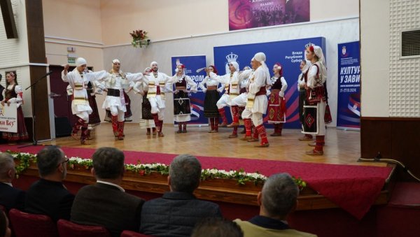 ВЕЗА ПРОШЛОСТИ И САДАШЊОСТИ: Смотра фолклора дијаспоре у ваљевској Музичкој школи Живорад Грбић ВЕЗА ПРОШЛОСТИ И САДАШЊОСТИ: Смотра фолклора дијаспоре у ваљевској Музичкој школи Живорад Грбић