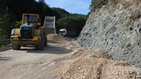 OBUSTAVA SAOBRAĆAJA: Radovi na putu Kraljevo-Goč OBUSTAVA SAOBRAĆAJA: Radovi na putu Kraljevo-Goč