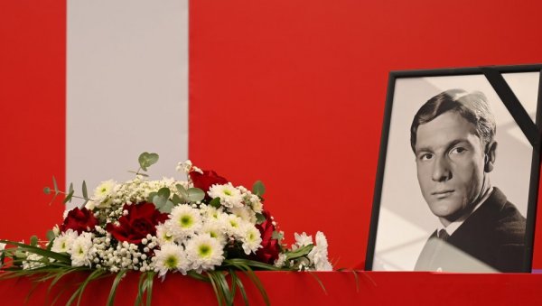 МАРАКАНА ЗАВИЈЕНА У ЦРНО: Легендарни Тома Милићевић се преселио у вечност МАРАКАНА ЗАВИЈЕНА У ЦРНО: Легендарни Тома Милићевић се преселио у вечност