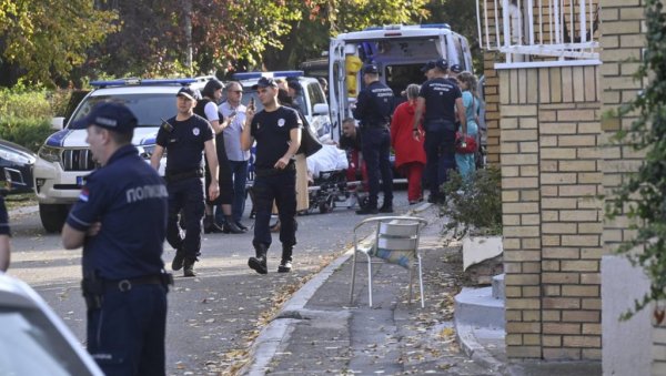 СПАСЕН ЖИВОТ МЛАДИЋУ КОГА ЈЕ УПУЦАО ОТАЦ НА БЕЖАНИЈСКОЈ КОСИ: Лекари успели да га оперишу, познато у каквом је стању СПАСЕН ЖИВОТ МЛАДИЋУ КОГА ЈЕ УПУЦАО ОТАЦ НА БЕЖАНИЈСКОЈ КОСИ: Лекари успели да га оперишу, познато у каквом је стању
