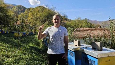 KVALITET S 1.050 METARA NADMORSKE VISINE: Med Nikola Arsić, iz košnica podno Šar-planine, najbolji na takmičenju 600 pčelara iz 23 zemlje KVALITET S 1.050 METARA NADMORSKE VISINE: Med Nikola Arsić, iz košnica podno Šar-planine, najbolji na takmičenju 600 pčelara iz 23 zemlje