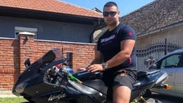 ВОЛИМ ТЕ ЗАУВЕК, ЧУВАЈ МЕ ОД ГОРЕ И ЧЕКАЈ МЕ... Супруга и пријатељи се потресним речима опраштају од Милоша који је погинуо у Новом Саду ВОЛИМ ТЕ ЗАУВЕК, ЧУВАЈ МЕ ОД ГОРЕ И ЧЕКАЈ МЕ... Супруга и пријатељи се потресним речима опраштају од Милоша који је погинуо у Новом Саду