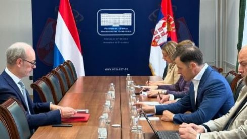 МАЛИ СА АМБАСАДОРОМ ХУБШОМ: Нова страница у односима Србије и Луксембурга МАЛИ СА АМБАСАДОРОМ ХУБШОМ: Нова страница у односима Србије и Луксембурга