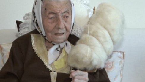 HRABRO KORAČA PREMA 101. GODINI: Baka Mioljka proslavila rođendan, pa otkrila recept za dugovečnost (VIDEO) HRABRO KORAČA PREMA 101. GODINI: Baka Mioljka proslavila rođendan, pa otkrila recept za dugovečnost (VIDEO)