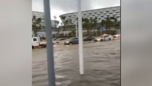 SNAŽNA OLUJA OPUSTOŠILA POPULARNO LETOVALIŠTE: Evakuisano 50.000 ljudi, ulice pod vodom (VIDEO) SNAŽNA OLUJA OPUSTOŠILA POPULARNO LETOVALIŠTE: Evakuisano 50.000 ljudi, ulice pod vodom (VIDEO)