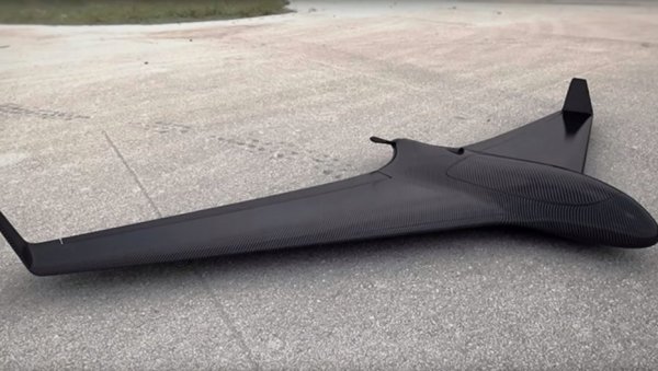 МАЂАРСКА ПОСТАВЉА НОВЕ СТАНДАРДЕ У АВИЈАЦИЈИ: Компанија Uaviator приказала PHANTOM, стелт дрон домета 10.000 км (ВИДЕО) МАЂАРСКА ПОСТАВЉА НОВЕ СТАНДАРДЕ У АВИЈАЦИЈИ: Компанија Uaviator приказала PHANTOM, стелт дрон домета 10.000 км (ВИДЕО)