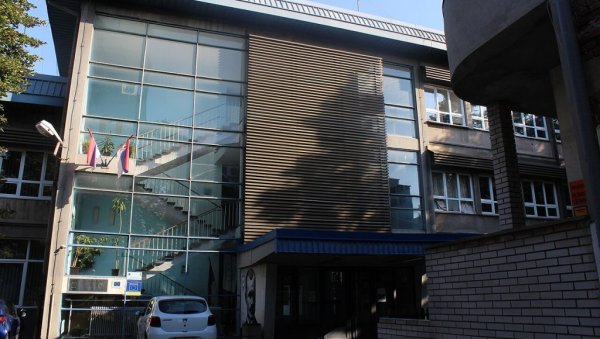 НАЈВЕРОВАТНИЈЕ САМ СКОЧИО: Срењошколац који је пао са другог спрата у Смедереву има неколико прелома НАЈВЕРОВАТНИЈЕ САМ СКОЧИО: Срењошколац који је пао са другог спрата у Смедереву има неколико прелома