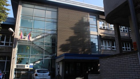 NAJVEROVATNIJE SAM SKOČIO: Srenjoškolac koji je pao sa drugog sprata u Smederevu ima nekoliko preloma NAJVEROVATNIJE SAM SKOČIO: Srenjoškolac koji je pao sa drugog sprata u Smederevu ima nekoliko preloma