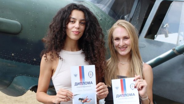 ИЗ ПАРАЋИНА У СПЕЦИЈАЛЦЕ: После падобранске обуке у АК Наша крила, 12 кандидата извело прве самосталне скокове ИЗ ПАРАЋИНА У СПЕЦИЈАЛЦЕ: После падобранске обуке у АК Наша крила, 12 кандидата извело прве самосталне скокове