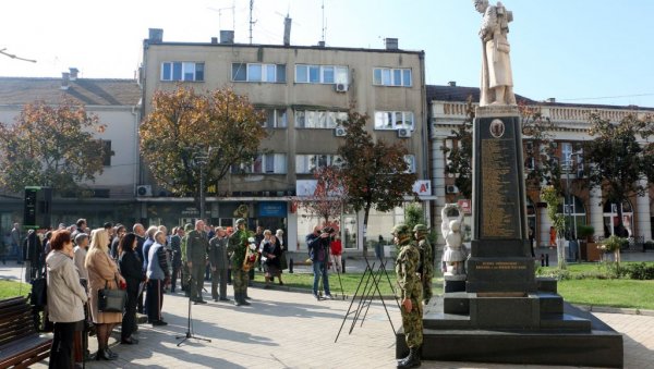 ПОЛОЖЕНИ ВЕНЦИ НА СПОМЕНИК ХЕРОЈИМА: У Смедереву обележена 106. годишњица ослобођења у Великм рату (ФОТО) ПОЛОЖЕНИ ВЕНЦИ НА СПОМЕНИК ХЕРОЈИМА: У Смедереву обележена 106. годишњица ослобођења у Великм рату (ФОТО)