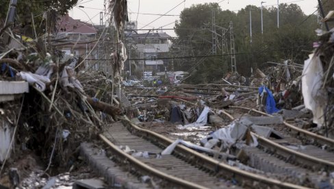 STRAVIČNE POSLEDIC POPLAVA U ŠPANIJI: Stiže i vojska - Trupe će pomagati u pogođenim područjima Valensije STRAVIČNE POSLEDIC POPLAVA U ŠPANIJI: Stiže i vojska - Trupe će pomagati u pogođenim područjima Valensije