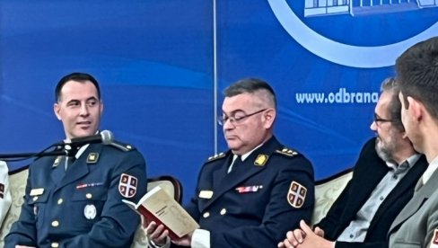HERBARIJUM USPOMENA IZ PERA JEDNOG PUKOVNIKA: Goran Nestorović predstavio novu zbirku pesama HERBARIJUM USPOMENA IZ PERA JEDNOG PUKOVNIKA: Goran Nestorović predstavio novu zbirku pesama