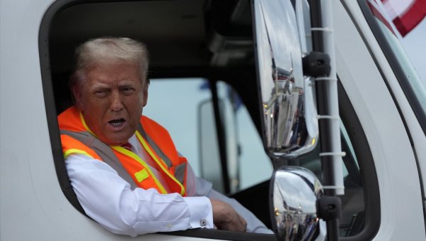 ПОСЛЕ БАЈДЕНОВИХ РЕЧИ, ТРАМП ШОКИРАО АМЕРИКУ: Погледајте како се појавио на митингу републиканаца (ФОТО/ВИДЕО) ПОСЛЕ БАЈДЕНОВИХ РЕЧИ, ТРАМП ШОКИРАО АМЕРИКУ: Погледајте како се појавио на митингу републиканаца (ФОТО/ВИДЕО)