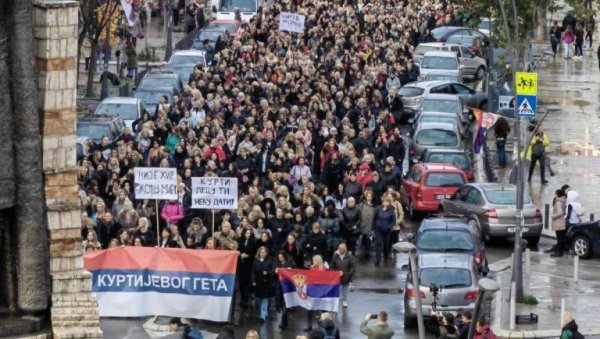 БРИСЕЛУ СМЕТА ПОМОЋ СРБИМА, НА ТЕРОР ЖМУРЕ: Из ЕУ опомињу Београд због усвајања два закона о КиМ БРИСЕЛУ СМЕТА ПОМОЋ СРБИМА, НА ТЕРОР ЖМУРЕ: Из ЕУ опомињу Београд због усвајања два закона о КиМ