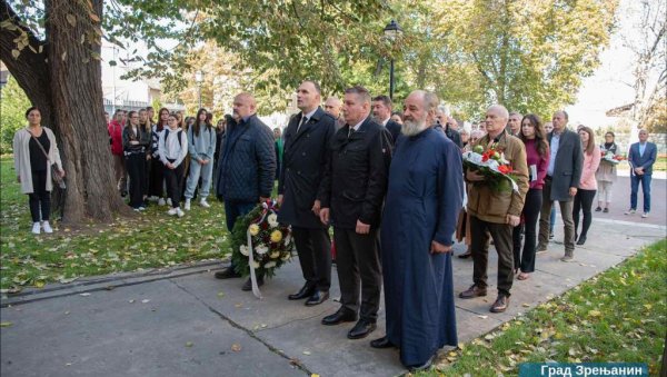 ПРВИ НА ТЕРИТОРИЈИ ВОЈВОДИНЕ: У Зрењанину обележено 106 година од оснивања Српског народног одбора у Великом Бечкереку (ФОТО) ПРВИ НА ТЕРИТОРИЈИ ВОЈВОДИНЕ: У Зрењанину обележено 106 година од оснивања Српског народног одбора у Великом Бечкереку (ФОТО)