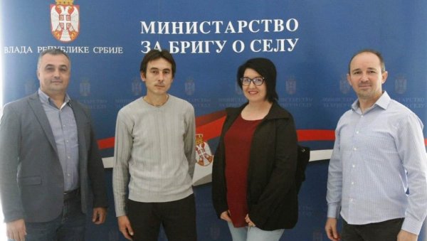 КУЋА ЗА ЈОШ ЈЕДНУ ПАРАЋИНСКУ ПОРОДИЦУ: Конкурс Министарства за бригу о селу (ФОТО) КУЋА ЗА ЈОШ ЈЕДНУ ПАРАЋИНСКУ ПОРОДИЦУ: Конкурс Министарства за бригу о селу (ФОТО)