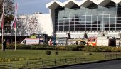 SRUŠILA SE NADSTREŠNICA ŽELEZNIČKE STANICE U NOVOM SADU: Više povređenih, ukazuje im se pomoć u holu (VIDEO) SRUŠILA SE NADSTREŠNICA ŽELEZNIČKE STANICE U NOVOM SADU: Više povređenih, ukazuje im se pomoć u holu (VIDEO)