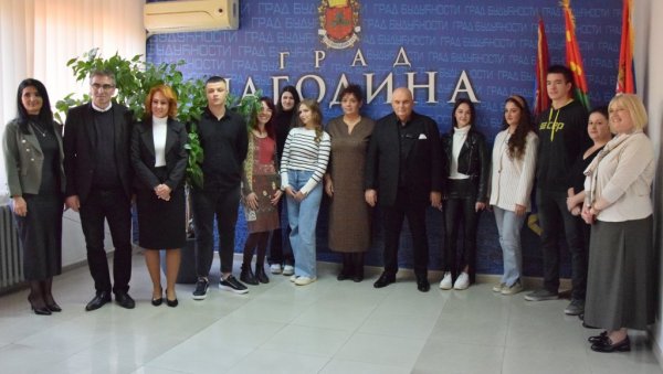 У БЕЧУ О ЕУ И СРБИМА НА КОСМЕТУ: Од 5. до 7. новембра, делегација Јагодине од 350 људи боравиће у аустријској престоници У БЕЧУ О ЕУ И СРБИМА НА КОСМЕТУ: Од 5. до 7. новембра, делегација Јагодине од 350 људи боравиће у аустријској престоници