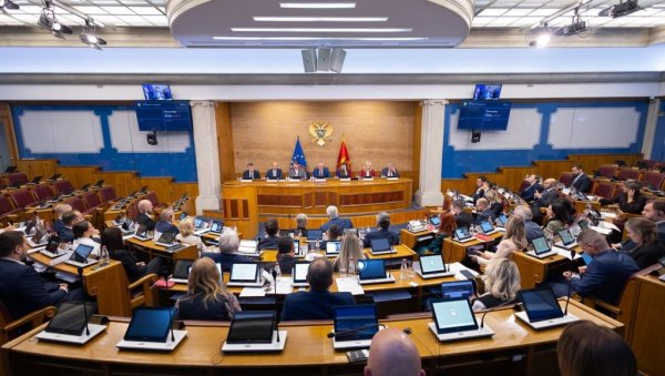 ХРВАТСКИ ПОСЛАНИК ЕП БИ ДА ДИСЦИПЛИНУЈЕ ЂЕТИЋЕ: Соколу сметају Србија и Русија ХРВАТСКИ ПОСЛАНИК ЕП БИ ДА ДИСЦИПЛИНУЈЕ ЂЕТИЋЕ: Соколу сметају Србија и Русија
