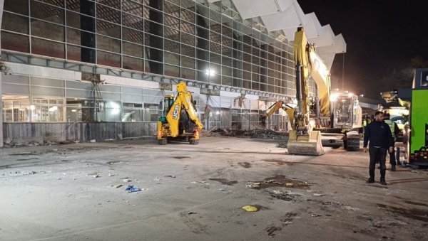 ДО 14 САТИ ПОСТАВЉЕНО ВИШЕ ОД 20: Влада наставља објављивање докумената о надстрешници ДО 14 САТИ ПОСТАВЉЕНО ВИШЕ ОД 20: Влада наставља објављивање докумената о надстрешници