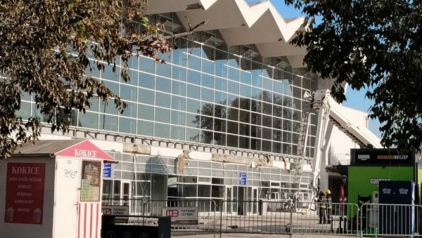 АМПУТИРАЛИ СМО МУ НОГУ НА МЕСТУ НЕСРЕЋЕ: Ово је најмлађи пацијент извучен испод рушевина у Новом Саду АМПУТИРАЛИ СМО МУ НОГУ НА МЕСТУ НЕСРЕЋЕ: Ово је најмлађи пацијент извучен испод рушевина у Новом Саду