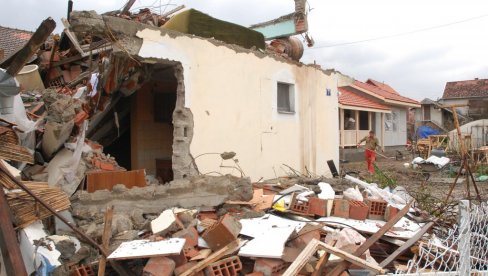 RUŠEVINE NA SVE STRANE: Četrnaest godina od nezapamćenog zemljotresa u Kraljevu RUŠEVINE NA SVE STRANE: Četrnaest godina od nezapamćenog zemljotresa u Kraljevu