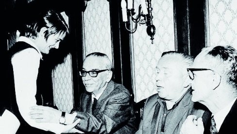 МОРАЛНА ВЕРТИКАЛА ПИСЦА И ДИПЛОМАТЕ: Андрић није волео ласкања, увреде и претурања по личном животу МОРАЛНА ВЕРТИКАЛА ПИСЦА И ДИПЛОМАТЕ: Андрић није волео ласкања, увреде и претурања по личном животу